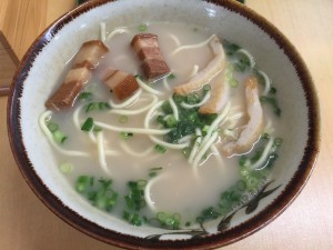 明石食堂で八重山そば