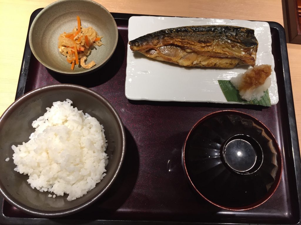 定食の塩サバもかなり美味しい
