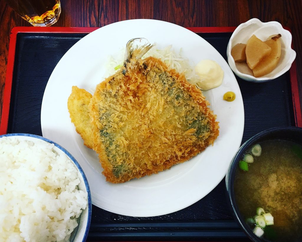 【再訪】足立市場の徳田屋食堂で名物グルメ「アジフライ」を食べた