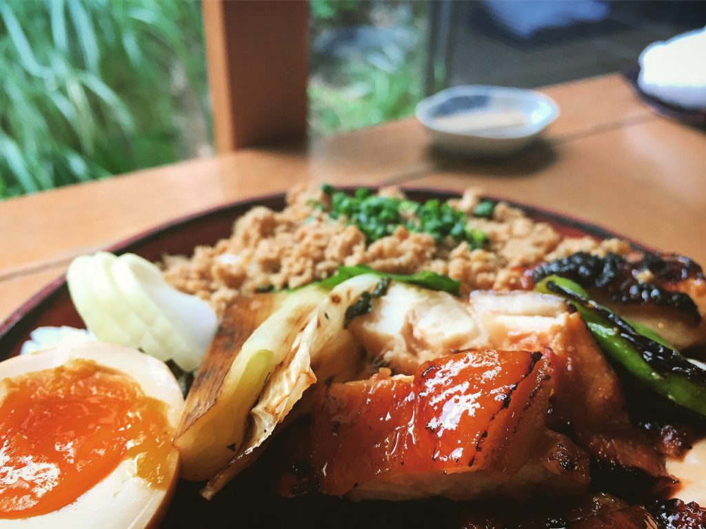 赤坂ランチで鳥料理を食べるなら 「宵の口」の焼き鳥丼が最強!