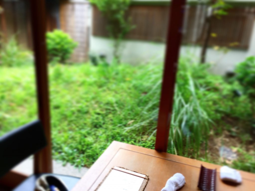 赤坂の宵の口ランチタイムは庭側席がオススメ