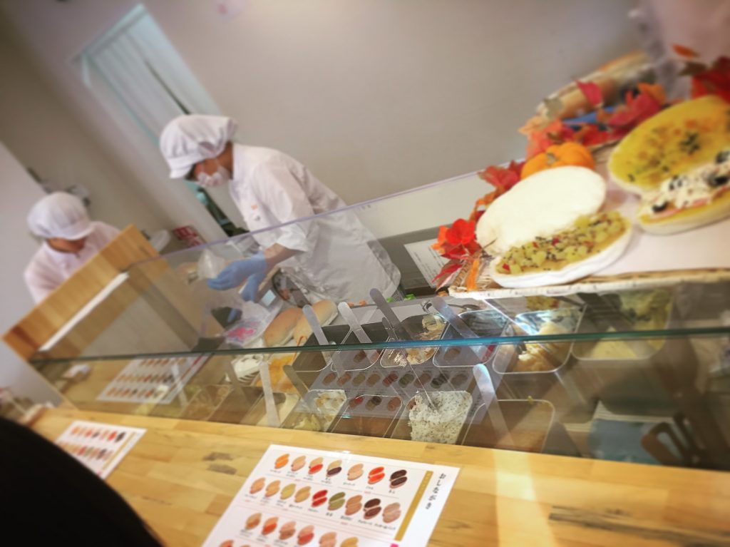 【東京】おいしくていつでも大行列の吉田パン。盛岡の福田パンの味を受け継いだコッペパン専門店が凄い✨