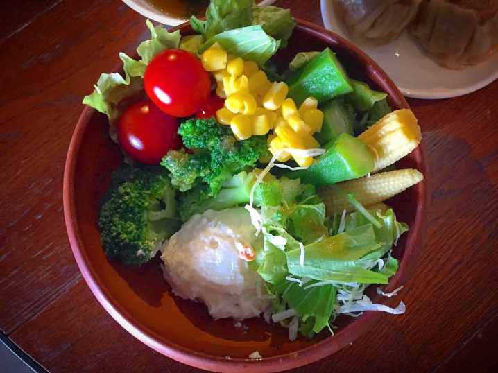 【北千住】野菜食べ放題なのにコスパも最高✨REW-ENの火木限定ランチが凄い