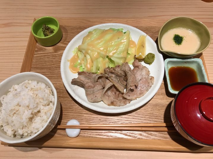 【北千住】うまや「もち豚炭火焼きトロロ定食¥1,200」がほっぺた落ちそう✨