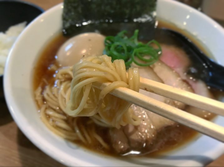 柏のラーメン店あけび(AKEBI)の中華そば