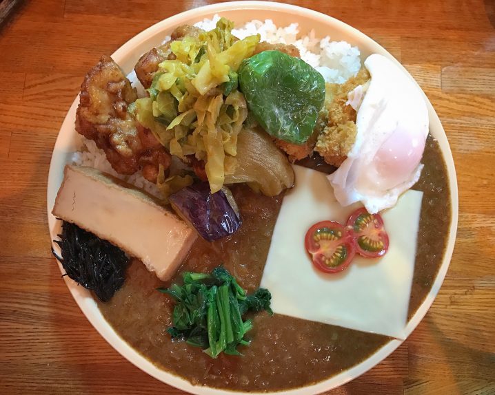 渋谷の行列ができるカレーやさんリトルショップのスペシャルカレー(800円)が予想の斜め上