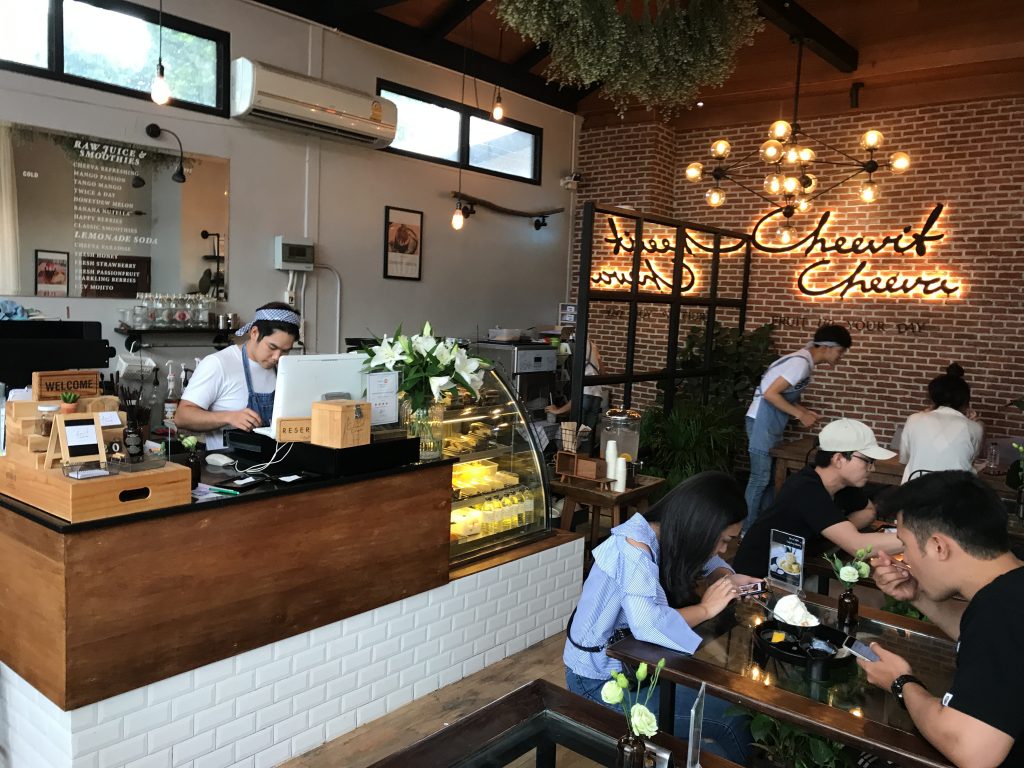 チェンマイで行列ができるかき氷のお店「Cheevit Cheeva」が凄い!