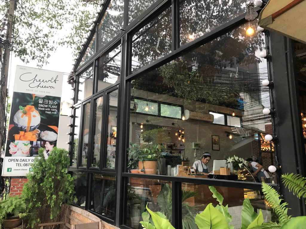 チェンマイで行列ができるかき氷のお店「Cheevit Cheeva」が凄い!