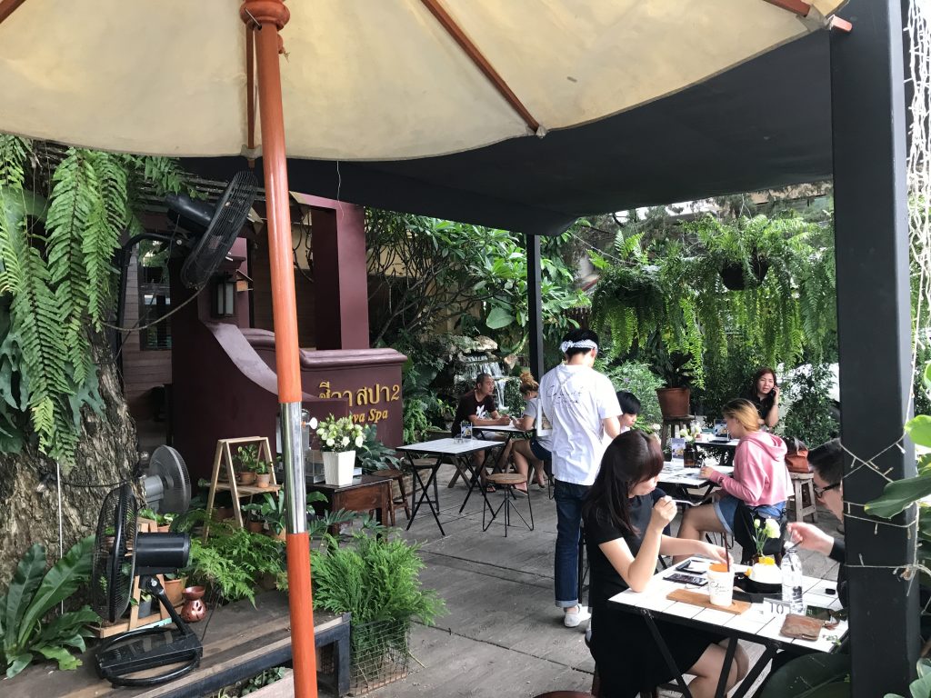 チェンマイで行列ができるかき氷のお店「Cheevit Cheeva」が凄い!