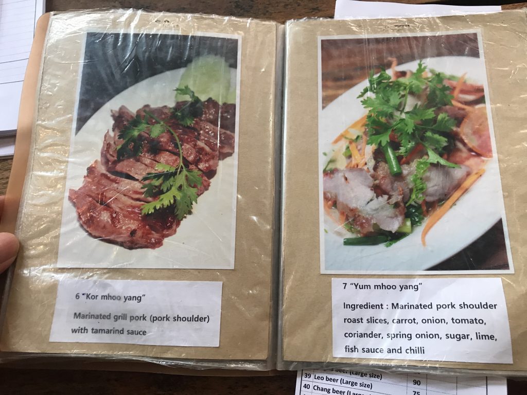 チェンマイの絶品ローストチキンのお店「Cherng Doi Roast Chicken」