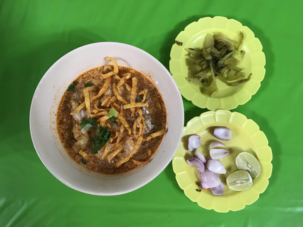 地元で超人気のカオソーイのお店 Khao Soi Lam Duan行ってきた!