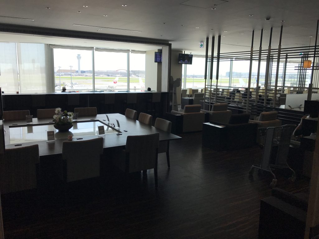 羽田空港国際線のラウンジをエコノミーでも利用できるクレジットカード