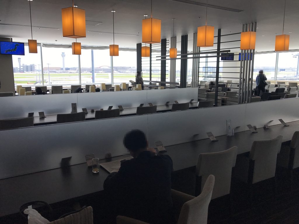 羽田空港国際線のラウンジをエコノミーでも利用できるクレジットカード