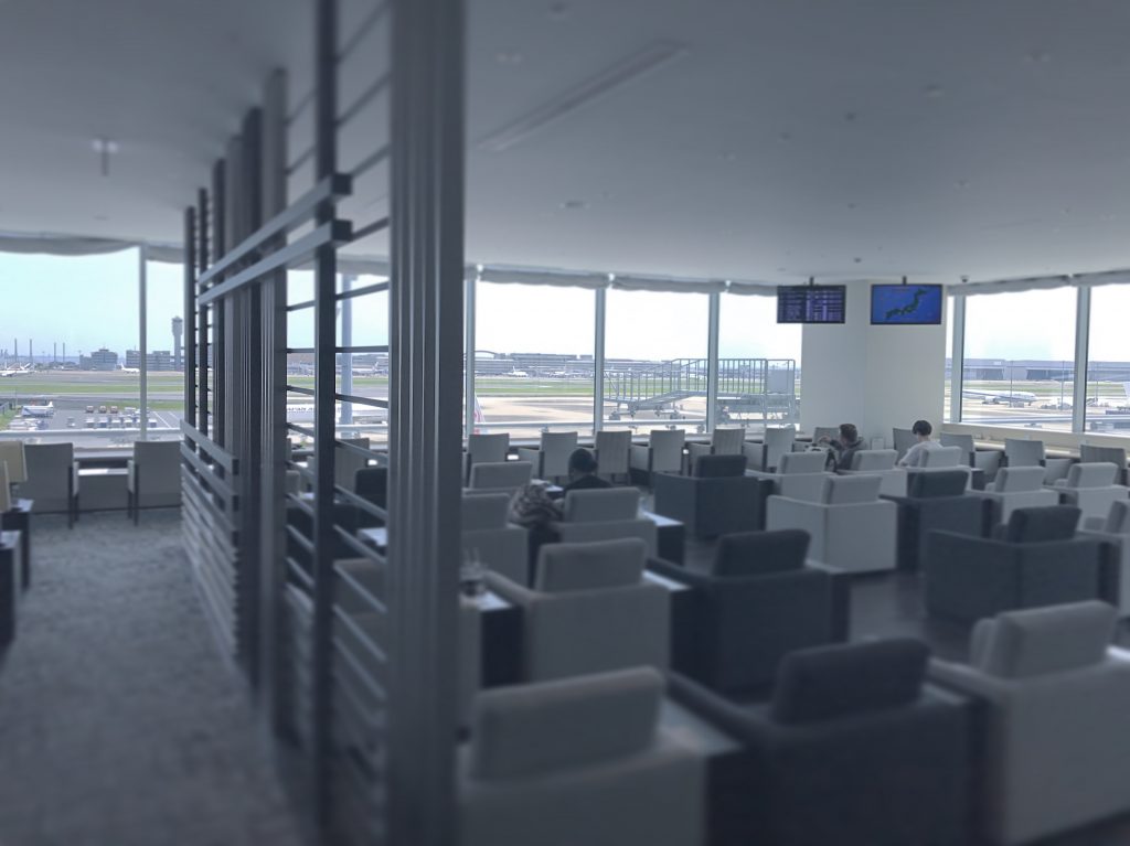 羽田空港国際線のラウンジをエコノミーでも利用できるクレジットカード