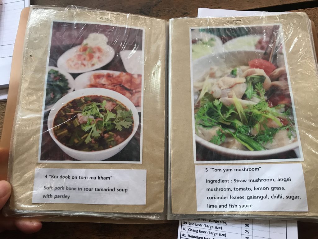 チェンマイの絶品ローストチキンのお店「Cherng Doi Roast Chicken」