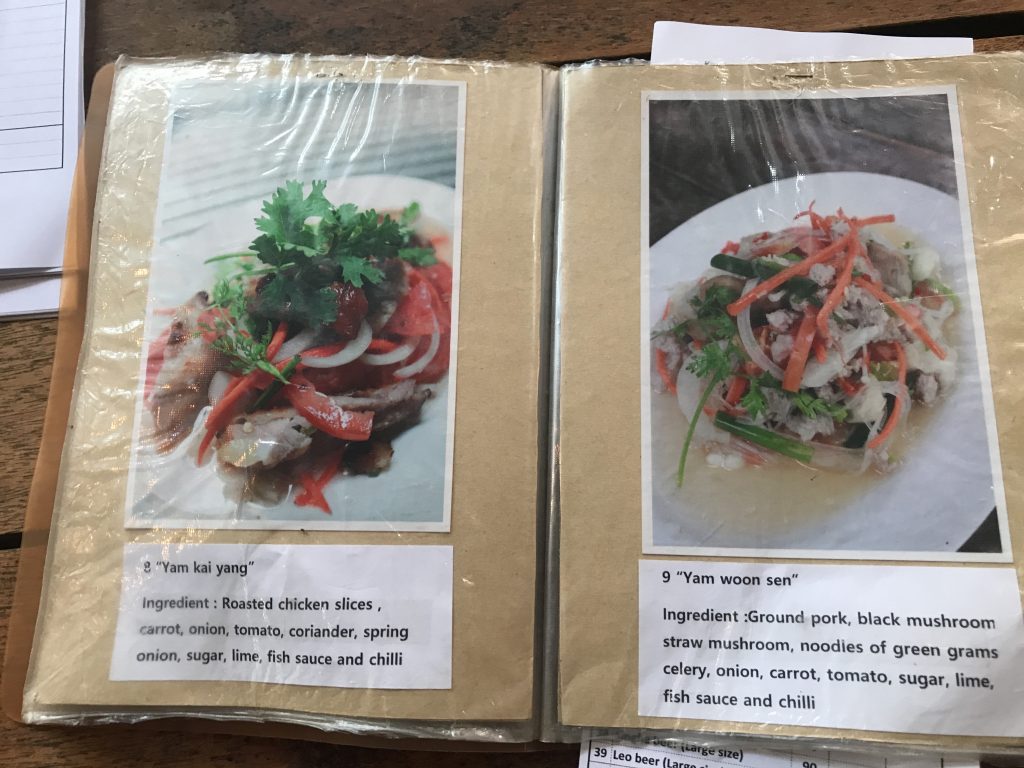 チェンマイの絶品ローストチキンのお店「Cherng Doi Roast Chicken」