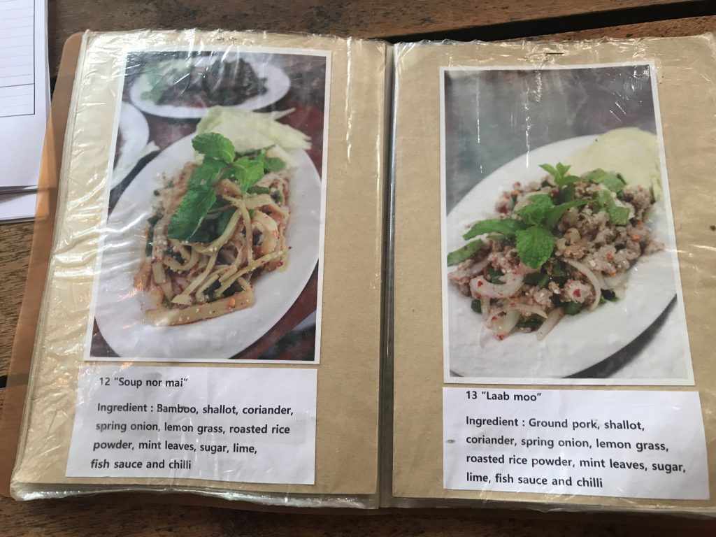 チェンマイの絶品ローストチキンのお店「Cherng Doi Roast Chicken」