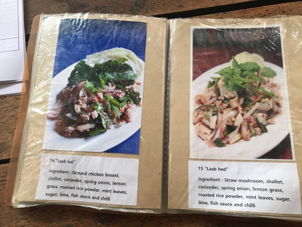 チェンマイの絶品ローストチキンのお店「Cherng Doi Roast Chicken」