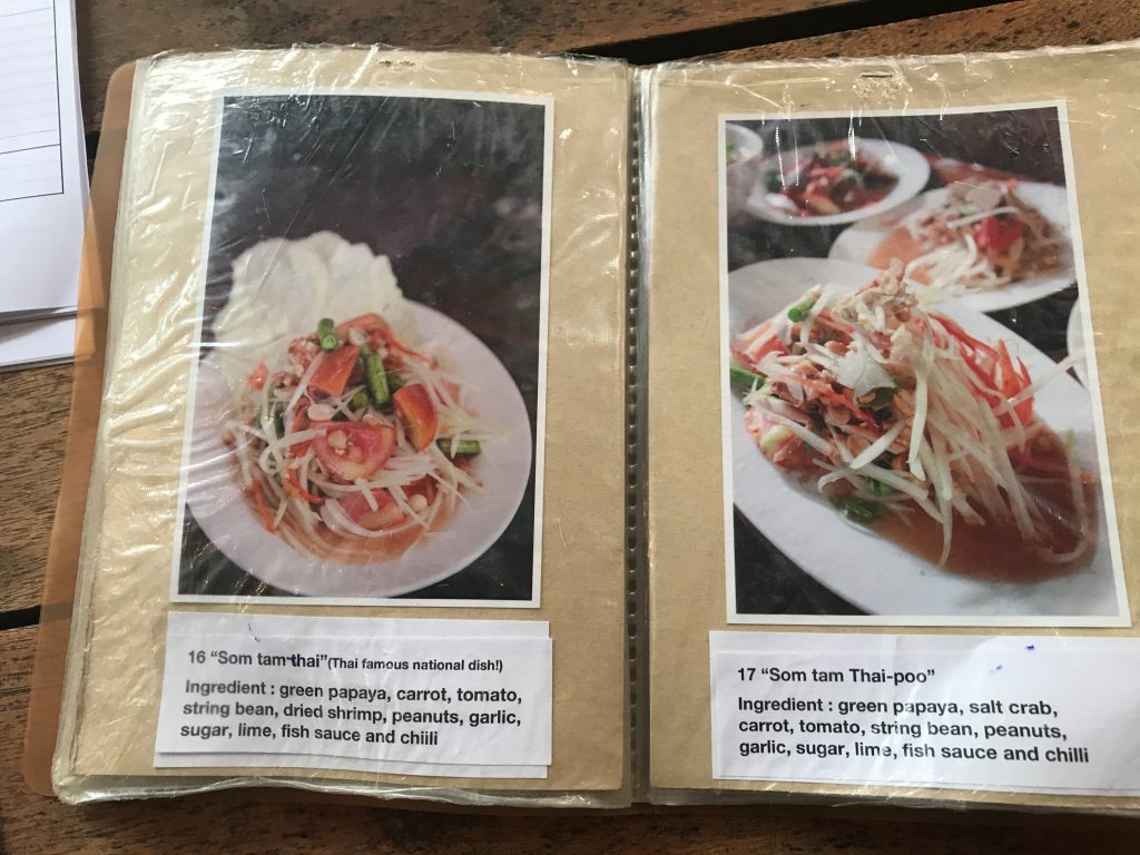チェンマイの絶品ローストチキンのお店「Cherng Doi Roast Chicken」
