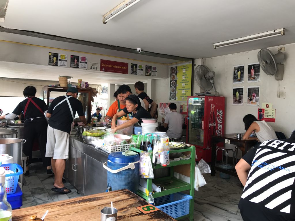 カオソーイの有名店「Khao Soi Mae Sai」で別料理に挑戦(その2)