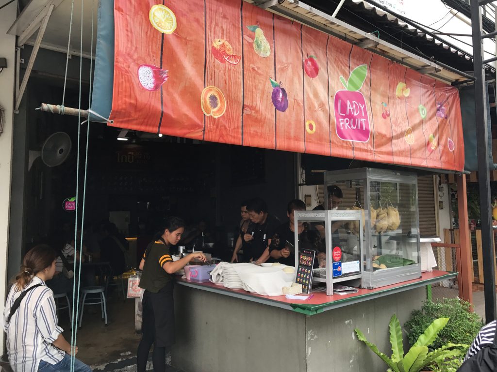 チェンマイのさっぱりした美味しいカオマンガイのお店「Chicken rice Koyi」