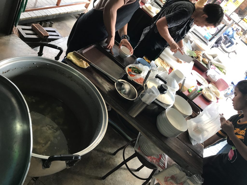 チェンマイのさっぱりした美味しいカオマンガイのお店「Chicken rice Koyi」