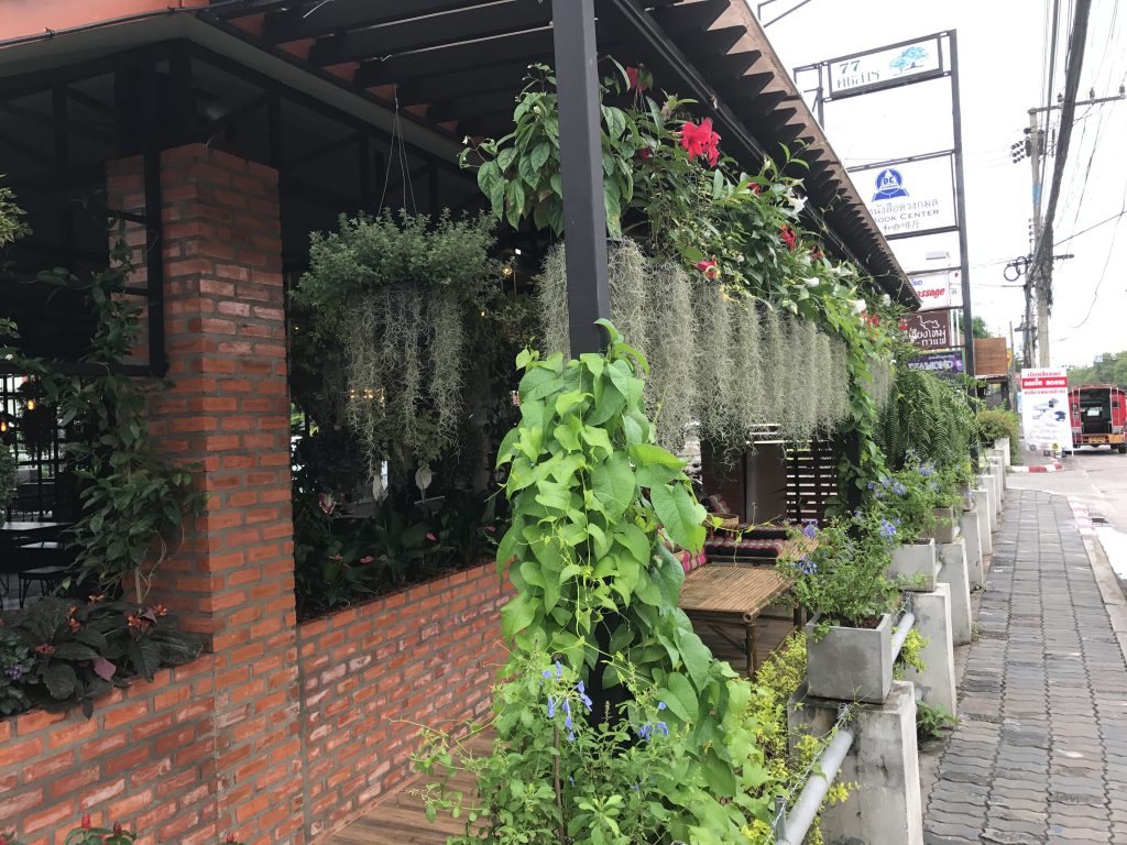 ターペー門近くの可愛いカフェ「Flower Coffee」