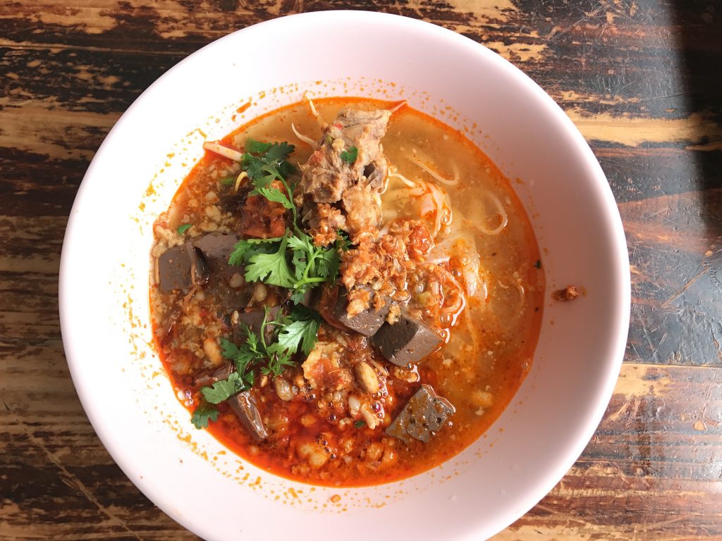 カオソーイの有名店「Khao Soi Mae Sai」で別料理に挑戦(その2)