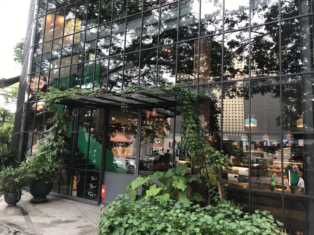 ニマンヘミンMaya近くのお洒落カフェDOM cafe