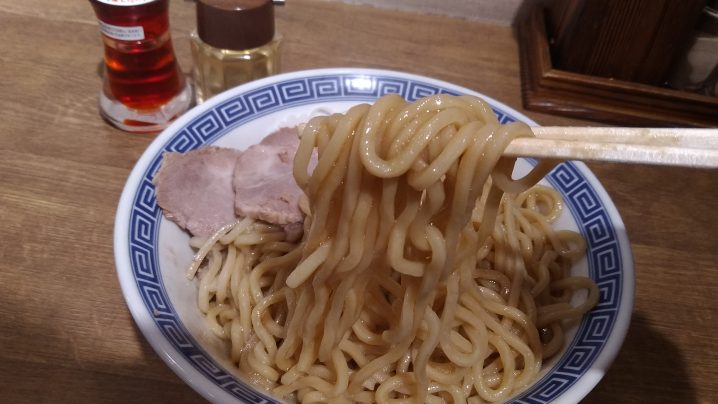 【舎鈴】豚玉油そば690円(丸の内店)