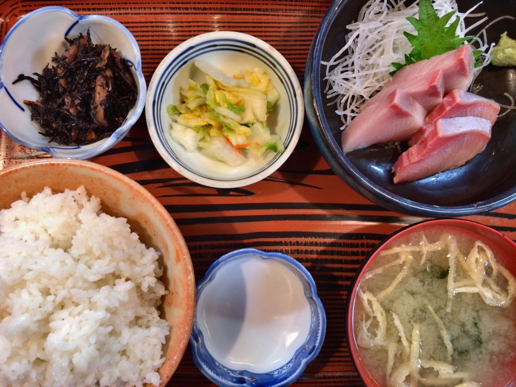 はまち刺身定食(850円)