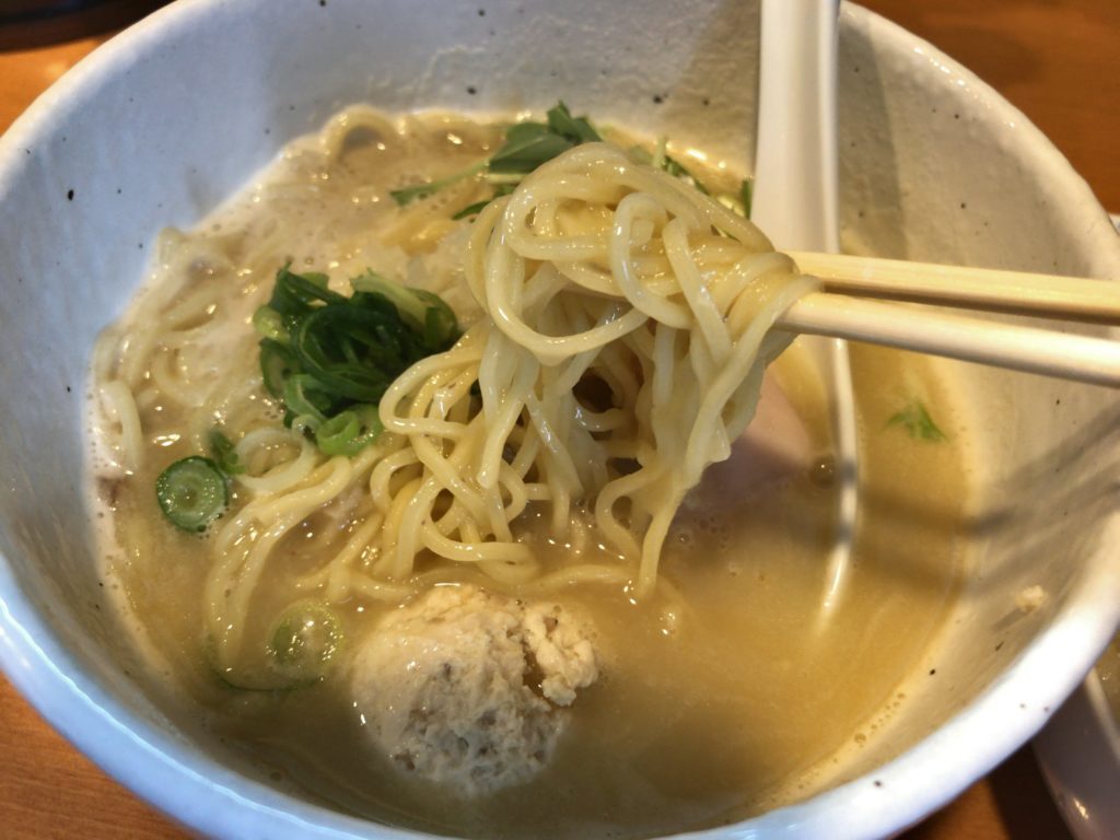 らーめん銀杏で一番大好きなメニュー「鶏SOBA塩(750円)」