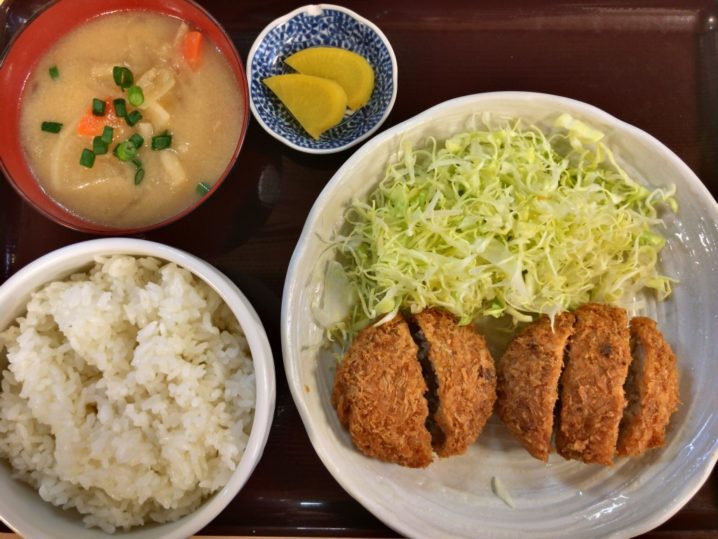 亀有名物「亀有メンチ」は600円ランチがお得!