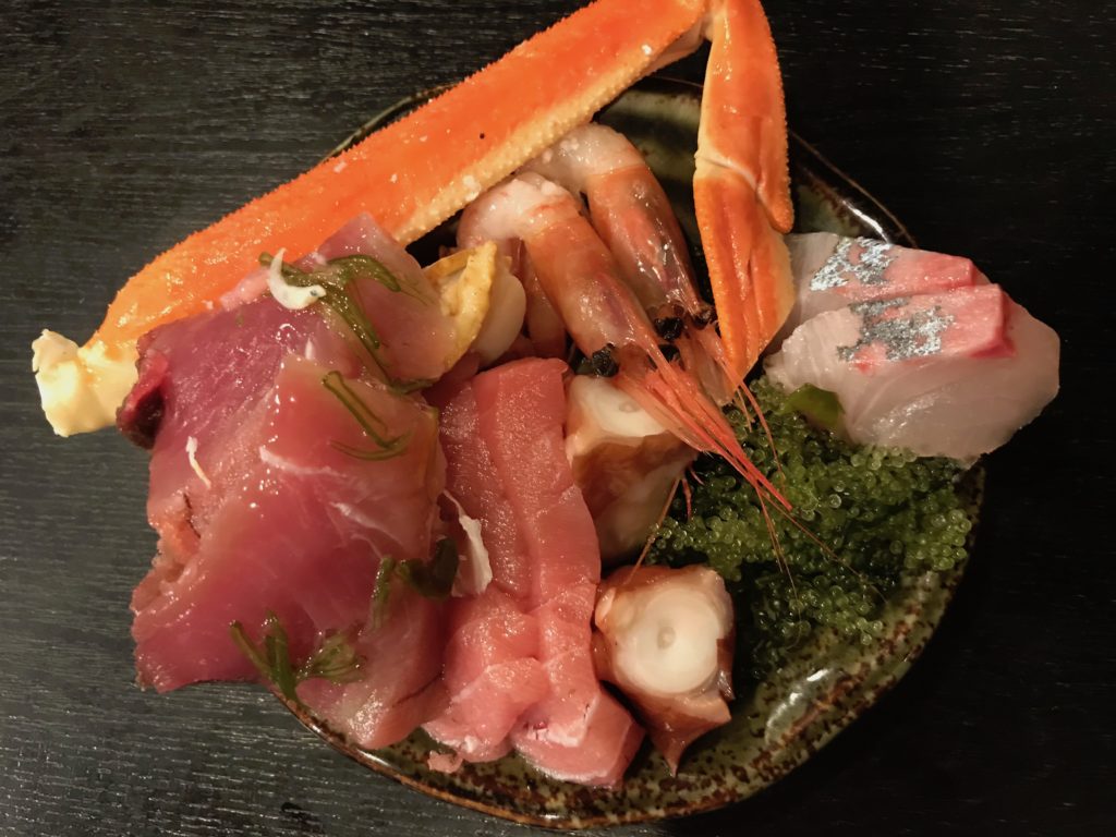 市場食堂さかなや本店の夜の豪華海鮮丼(2,300円)御飯大盛り(+100円)