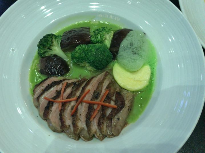 【悲報】観光客に人気のIndulge Fusion Food & Cocktail Bar