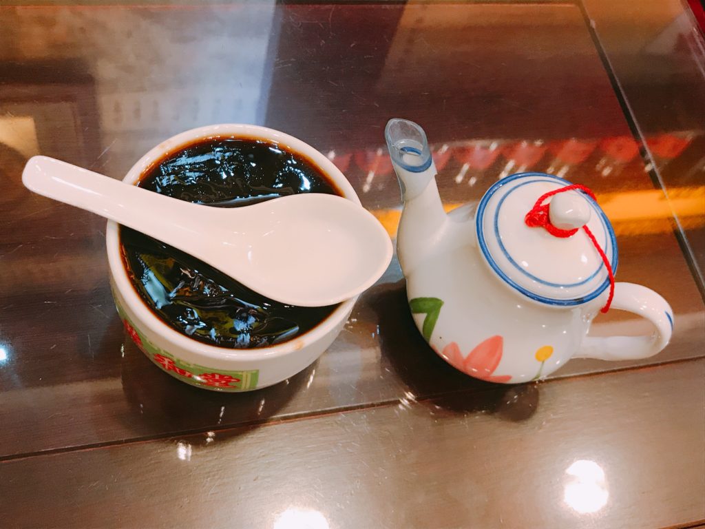亀ゼリー(亀苓膏、きれいこう、中国語:グイリンガオguīlínggāo)とは?