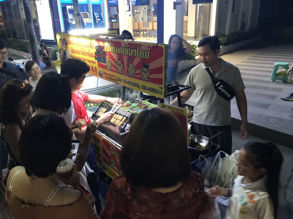 地元で人気のサイオア屋台の外観
