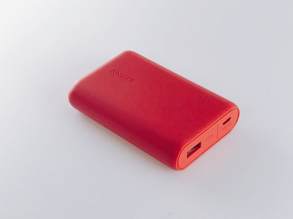② わずか180gの最軽量モバイルバッテリー(2018年8月現在)