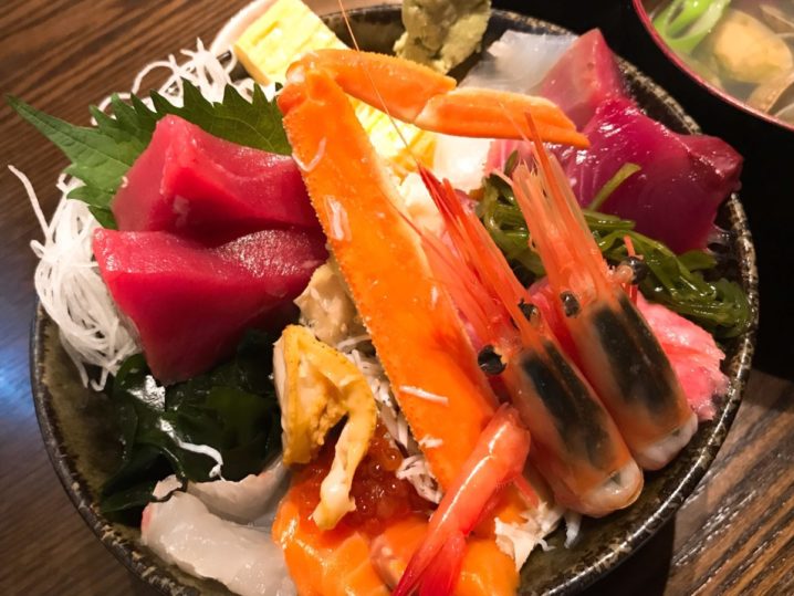 北千住ランチの最高峰「市場食堂さかなや」の豪華海鮮丼1,500円