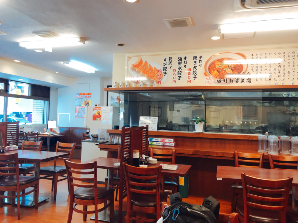 青山餃子房(亀有店)の店内