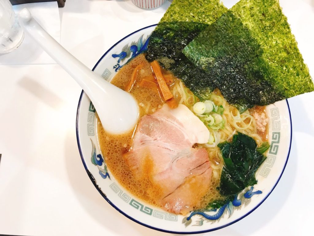 北海道ラーメン みそ熊(北千住店)の旭川醤油らーめん650円(大盛り無料)