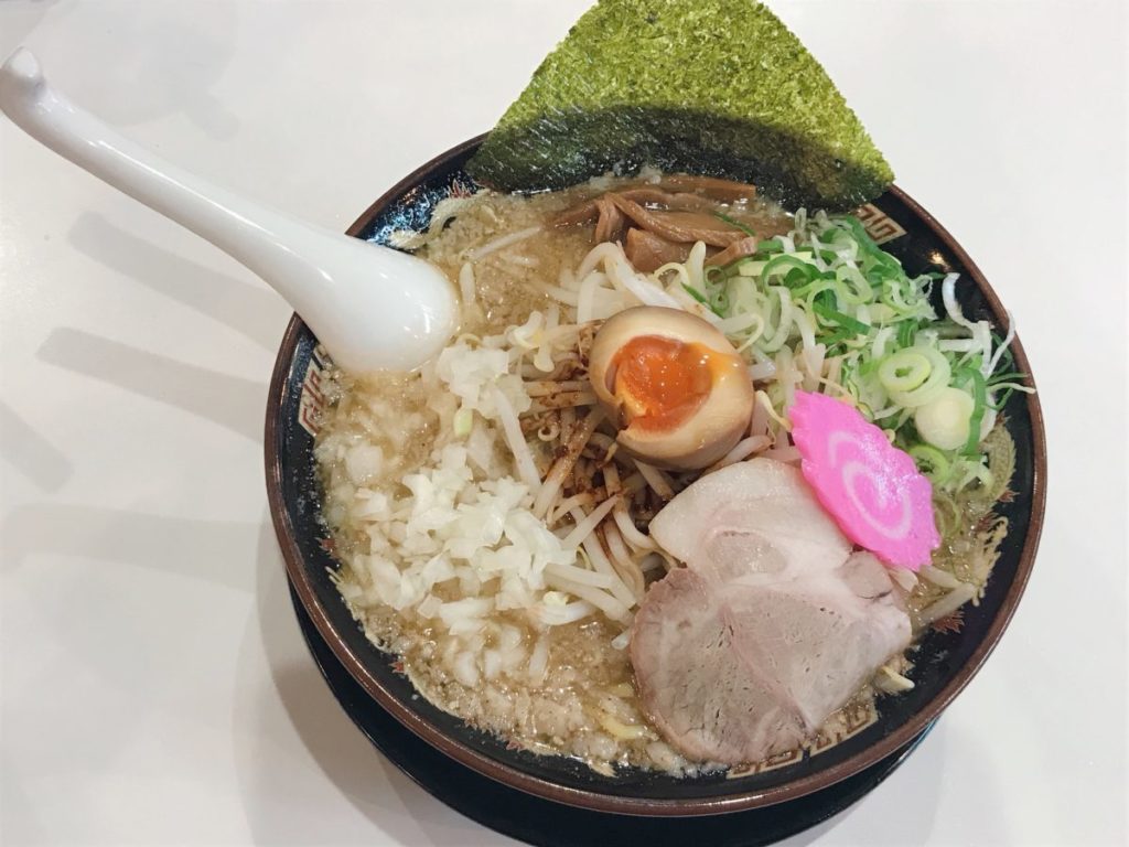 北海道ラーメン みそ熊(北千住店)の「こってり煮干し味噌ラーメン(大盛り無料)ー期間限定ー」830円