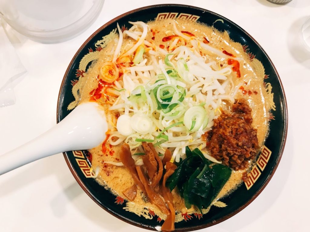 北海道ラーメン みそ熊(北千住店)の期間限定「濃厚味噌担々麺 」880円(大盛り無料)