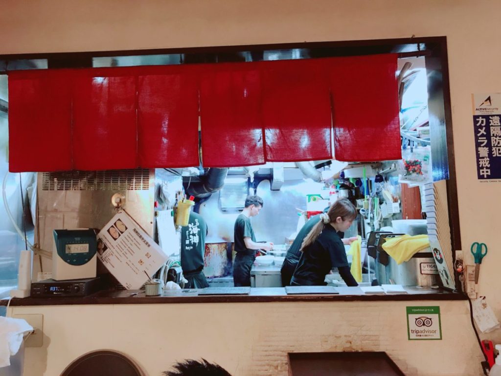 麺屋海神の店内