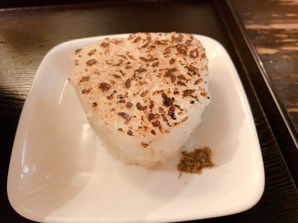 麺屋海神のあら炊き塩ラーメン へしこ焼きおにぎり付き(980円)※麺大盛り無料