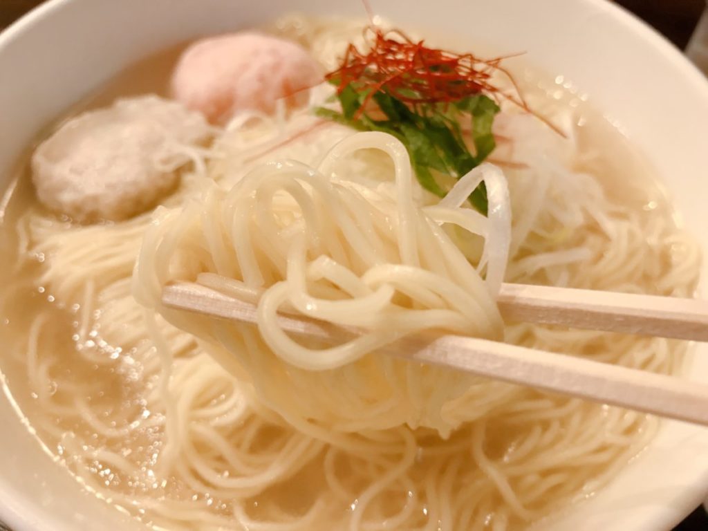 麺屋海神のあら炊き塩ラーメン へしこ焼きおにぎり付き(980円)※麺大盛り無料