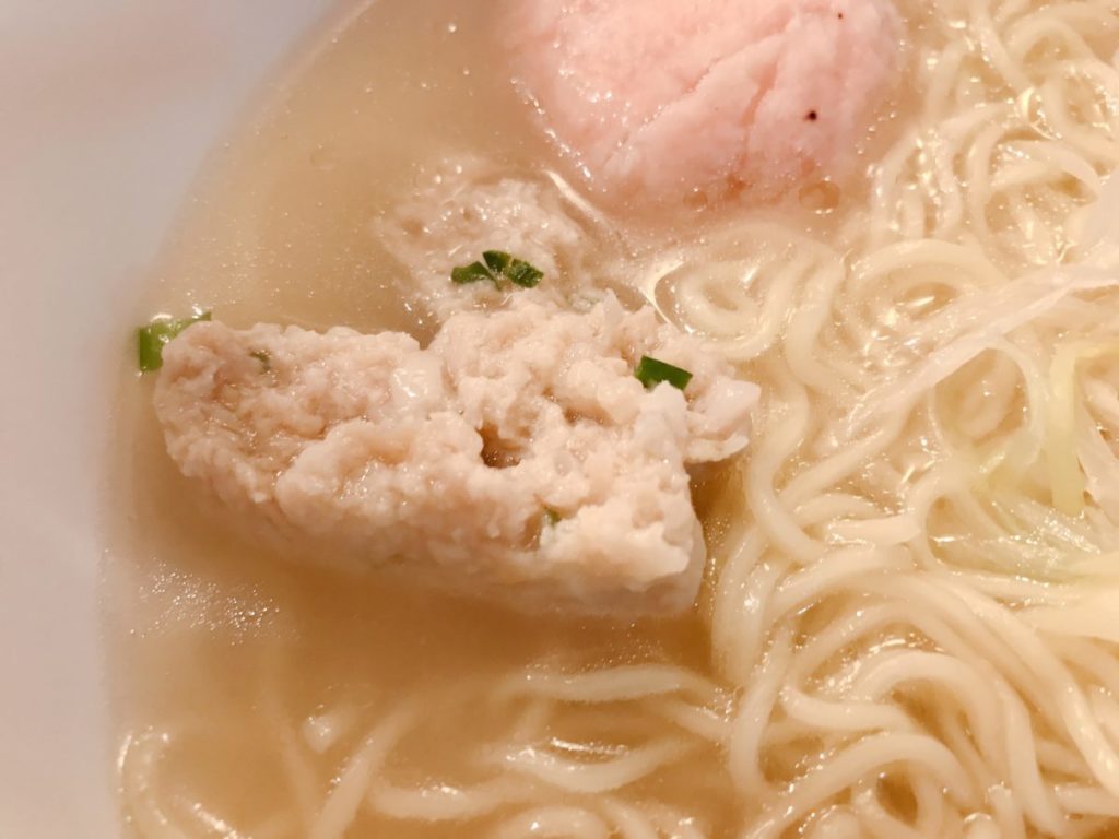 麺屋海神のあら炊き塩ラーメン へしこ焼きおにぎり付き(980円)※麺大盛り無料