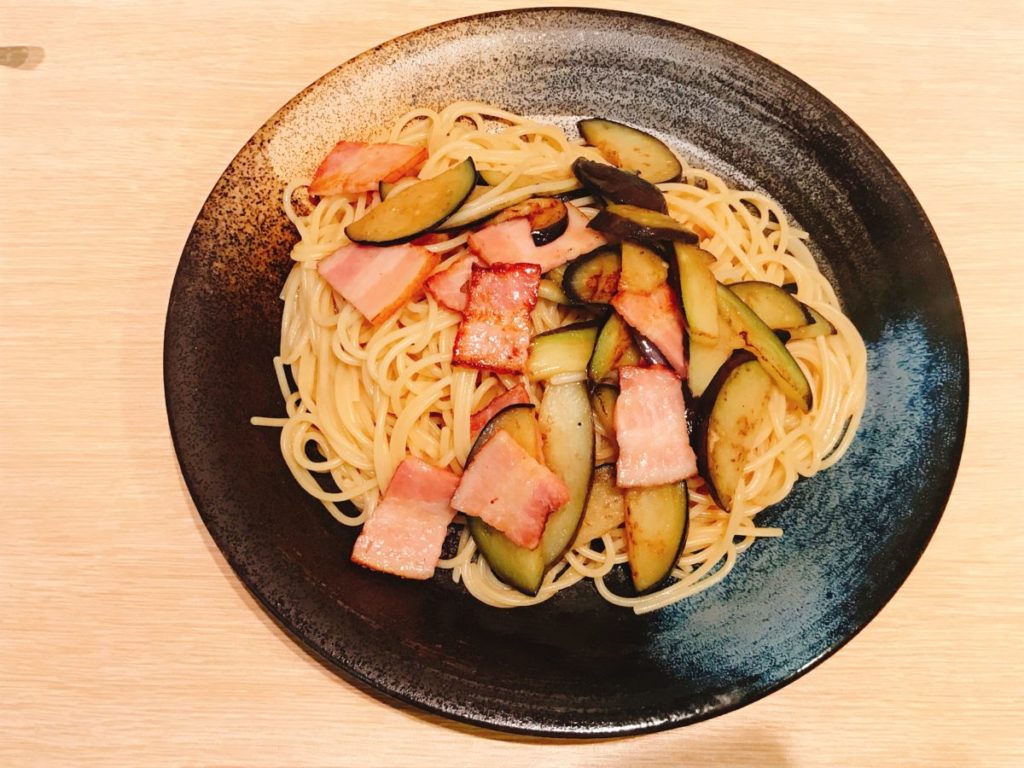 スパゲティ心の茄子とベーコン特選醤油味バター風味(大盛り)1,050円+100円