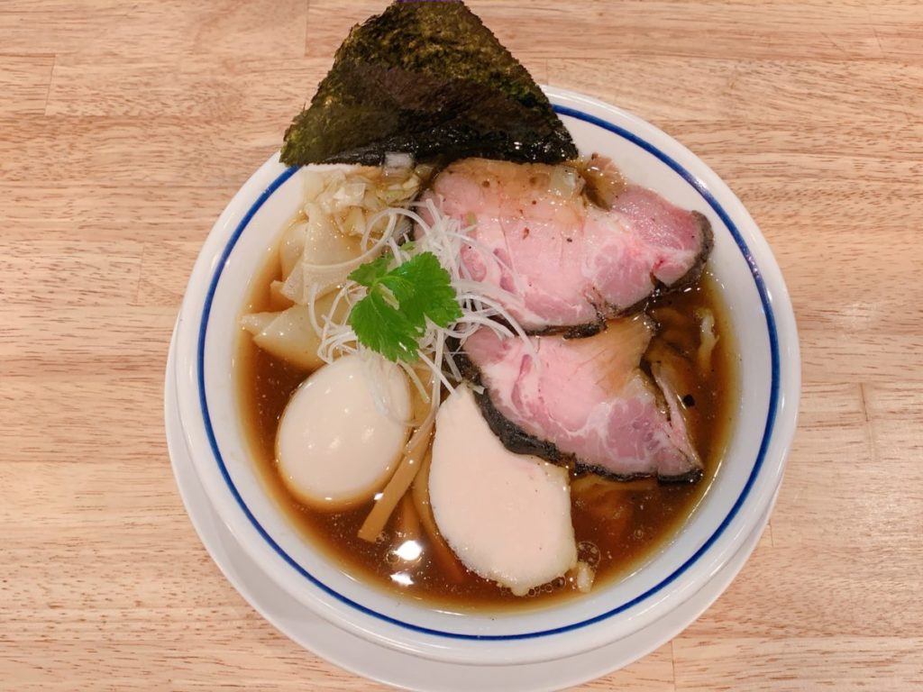 手打式多加水麺「ののくら」の中華そば(醤油)全部のせ(980円)