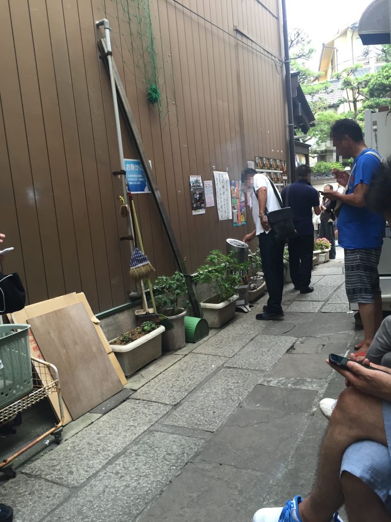 江ノ島の喫煙所でポケモンGO